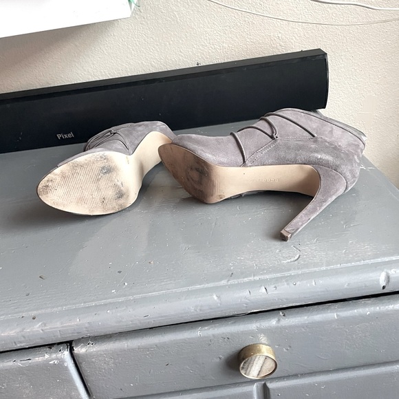 BCBG Dark Stone Suede Pumps 9M Open Toe Corrina - Picture 5 of 10